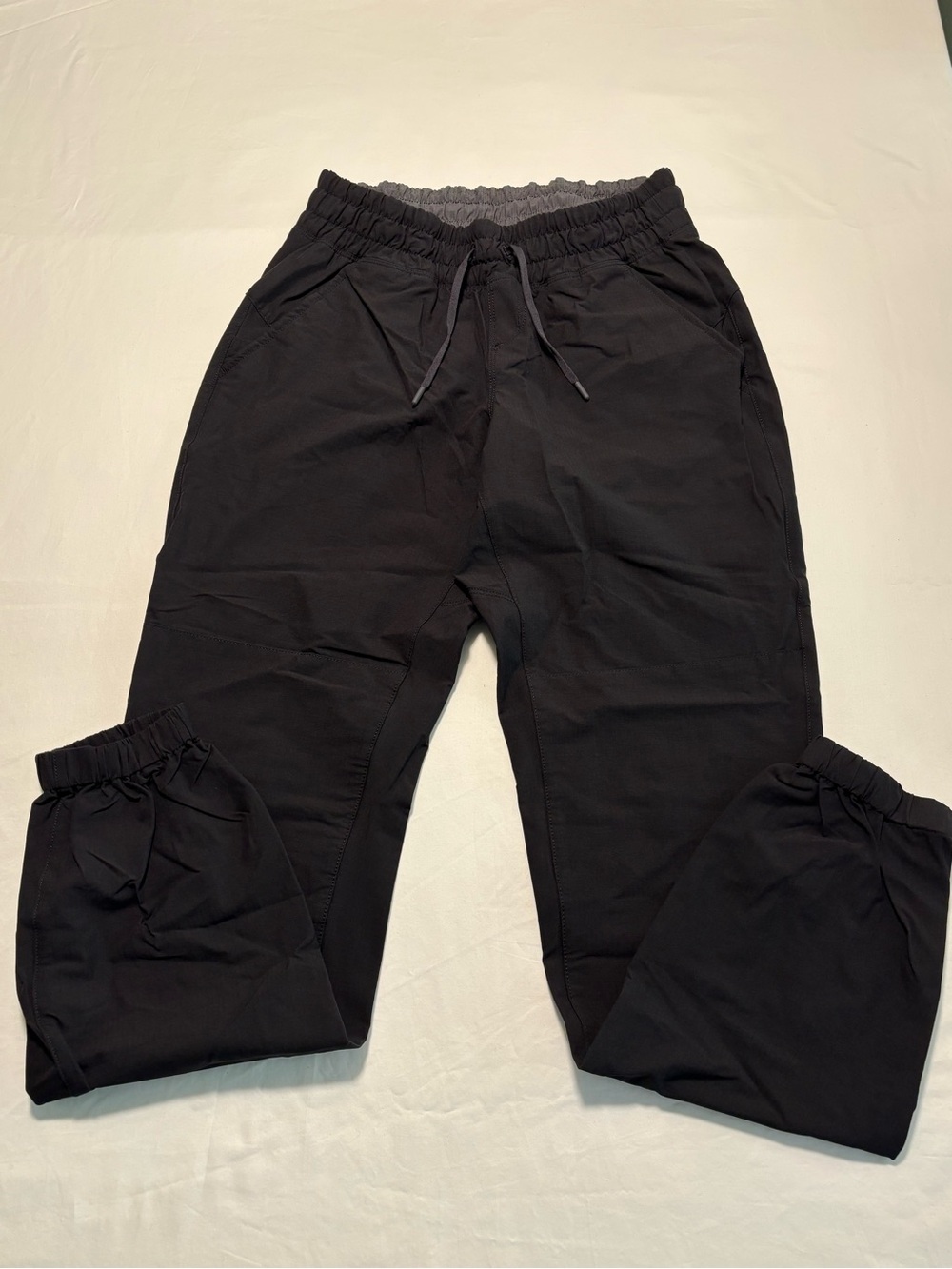 MEC Black Elastic-Waist Jogger Pants